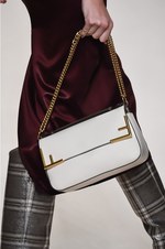 フェンディ 2018年秋冬コレクション - 現代女性は強く優しく生きることはできるのだろうか｜写真70