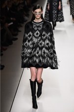 フェンディ 2018年秋冬コレクション - 現代女性は強く優しく生きることはできるのだろうか｜写真76