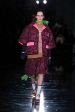 プラダ 2018年秋冬ウィメンズコレクション - パワーウーマンの心は実は繊細で純粋である｜写真12