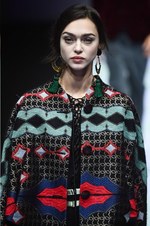 ジョルジオ アルマーニ 2018年秋冬コレクション - 小さなひねりを集めて作る味のある雰囲気｜写真44