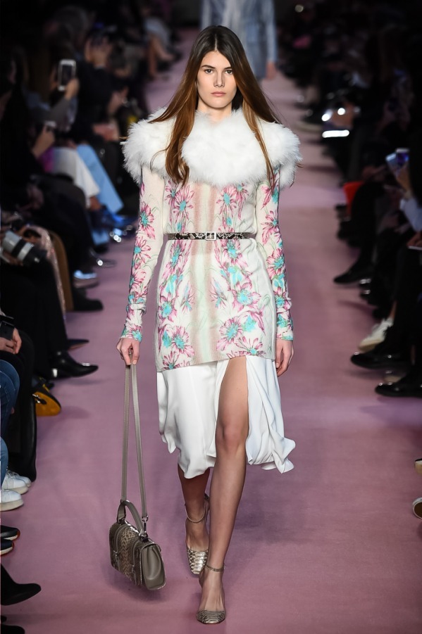 ブルマリン(Blumarine) 2018-19年秋冬ウィメンズコレクション シルエット - 写真13