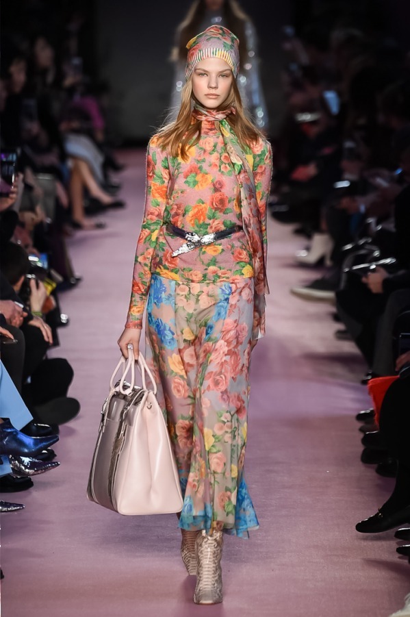 ブルマリン(Blumarine) 2018-19年秋冬ウィメンズコレクション  - 写真18