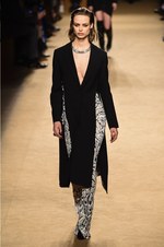 ロベルト カヴァリ 2018-19年秋冬コレクション - グラムロックの雰囲気を纏って｜写真1