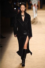 ロベルト カヴァリ 2018-19年秋冬コレクション - グラムロックの雰囲気を纏って｜写真3