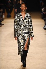 ロベルト カヴァリ 2018-19年秋冬コレクション - グラムロックの雰囲気を纏って｜写真7