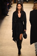 ロベルト カヴァリ 2018-19年秋冬コレクション - グラムロックの雰囲気を纏って｜写真9