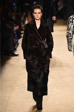 ロベルト カヴァリ 2018-19年秋冬コレクション - グラムロックの雰囲気を纏って｜写真14