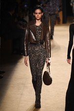 ロベルト カヴァリ 2018-19年秋冬コレクション - グラムロックの雰囲気を纏って｜写真19