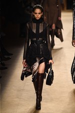 ロベルト カヴァリ 2018-19年秋冬コレクション - グラムロックの雰囲気を纏って｜写真21