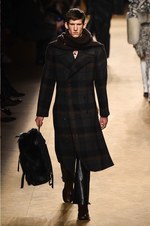 ロベルト カヴァリ 2018-19年秋冬コレクション - グラムロックの雰囲気を纏って｜写真23