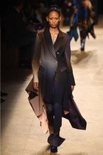 ロベルト カヴァリ 2018-19年秋冬コレクション - グラムロックの雰囲気を纏って｜写真30