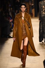 ロベルト カヴァリ 2018-19年秋冬コレクション - グラムロックの雰囲気を纏って｜写真35