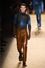 ロベルト カヴァリ 2018-19年秋冬コレクション - グラムロックの雰囲気を纏って｜写真36