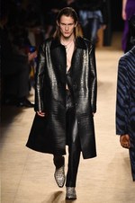 ロベルト カヴァリ 2018-19年秋冬コレクション - グラムロックの雰囲気を纏って｜写真52