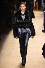 ロベルト カヴァリ 2018-19年秋冬コレクション - グラムロックの雰囲気を纏って｜写真53