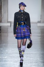 ヴェルサーチ 2018年秋冬コレクション - チェック柄で団結するヴェルサーチウーマン｜写真12