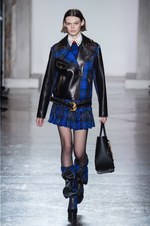 ヴェルサーチ 2018年秋冬コレクション - チェック柄で団結するヴェルサーチウーマン｜写真13