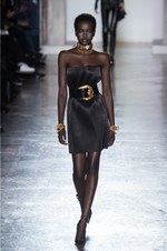 ヴェルサーチ 2018年秋冬コレクション - チェック柄で団結するヴェルサーチウーマン｜写真21