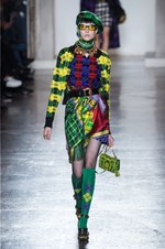 ヴェルサーチ 2018年秋冬コレクション - チェック柄で団結するヴェルサーチウーマン｜写真31