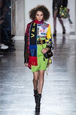 ヴェルサーチ 2018年秋冬コレクション - チェック柄で団結するヴェルサーチウーマン｜写真35