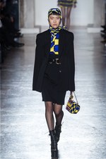 ヴェルサーチ 2018年秋冬コレクション - チェック柄で団結するヴェルサーチウーマン｜写真47