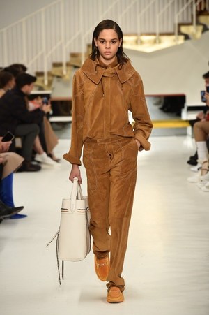 トッズ 2018年秋冬コレクション - 秋色に染まるトッズレザー｜写真17