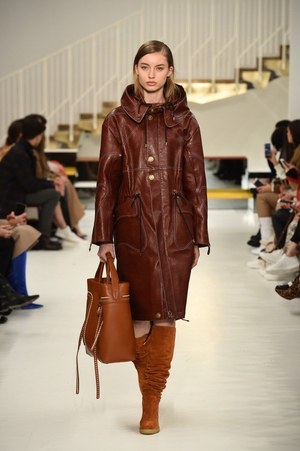 トッズ 2018年秋冬コレクション - 秋色に染まるトッズレザー｜写真21