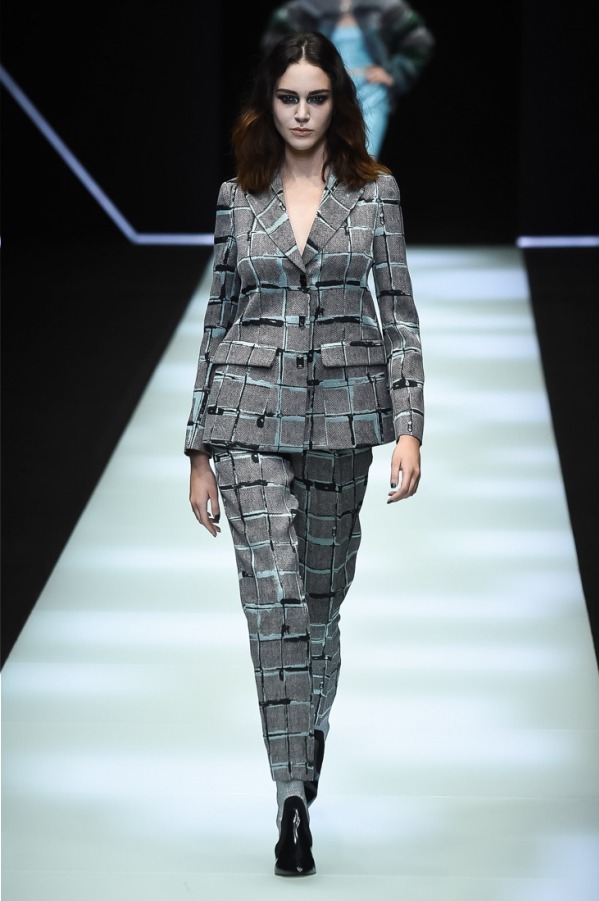 エンポリオ アルマーニ(EMPORIO ARMANI) 2018-19年秋冬ウィメンズコレクション シルエット - 写真35