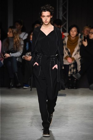 ウジョー 2018-19年秋冬コレクション - パターンの遊びで崩しを楽しむブリティッシュ・トラッド｜写真15