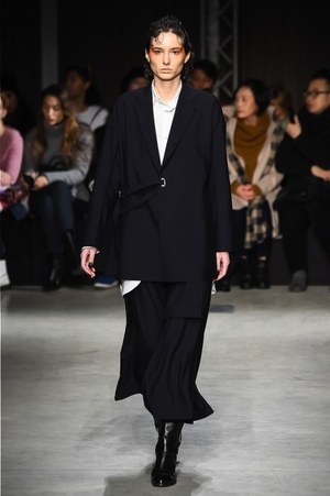 ウジョー 2018-19年秋冬コレクション - パターンの遊びで崩しを楽しむブリティッシュ・トラッド｜写真19