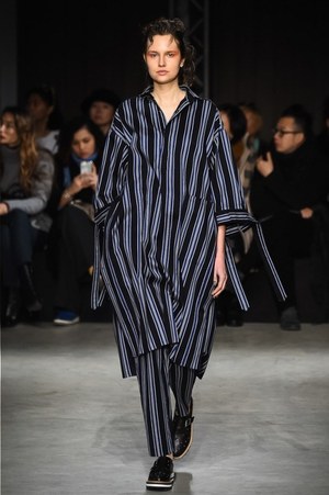 ウジョー 2018-19年秋冬コレクション - パターンの遊びで崩しを楽しむブリティッシュ・トラッド｜写真25