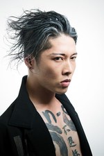 ギタリストMIYAVIの写真展が原宿・ブックマークにて開催、15年に及ぶ東京ライブの軌跡｜写真14