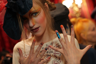 リアーナ｜レディー・ガガも愛用、マックイーンやミュグレー、ヴィヴィアンのショーでも活躍するミンクスネイルズが東コレにも登場 