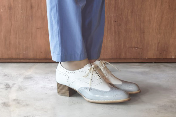 「リーガル」レディース高級ラインの新作シューズ、足が喜ぶフィット感＆淡いカラーで軽やかに