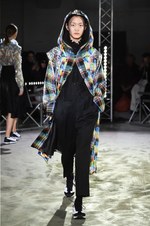 アンリアレイジ 2018-19年秋冬コレクション - 光が露わにするのは実像か虚像か｜写真4