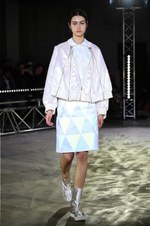 アンリアレイジ 2018-19年秋冬コレクション - 光が露わにするのは実像か虚像か｜写真35