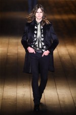 サンローラン 2018-19年秋冬コレクション - パリの冬空に放たれた漆黒のコード｜写真47