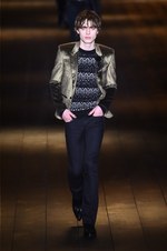 サンローラン 2018-19年秋冬コレクション - パリの冬空に放たれた漆黒のコード｜写真48