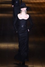 サンローラン 2018-19年秋冬コレクション - パリの冬空に放たれた漆黒のコード｜写真54