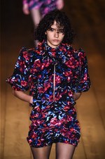 サンローラン 2018-19年秋冬コレクション - パリの冬空に放たれた漆黒のコード｜写真74