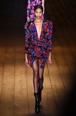 サンローラン 2018-19年秋冬コレクション - パリの冬空に放たれた漆黒のコード｜写真79