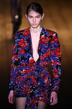 サンローラン 2018-19年秋冬コレクション - パリの冬空に放たれた漆黒のコード｜写真86