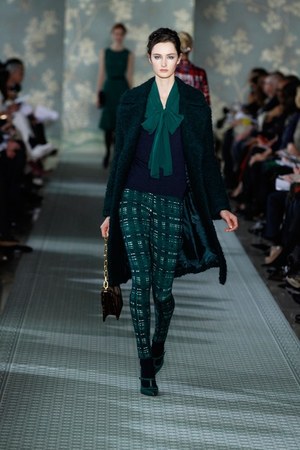 トリー バーチ 2012-13年秋冬コレクション - 洗練されたレディの魅力を宝石のようなカラーで表現｜写真30