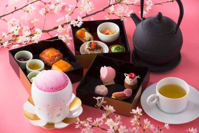 ホテル インターコンチネンタル 東京ベイ「桜と苺のアフタヌーンティー」和洋選べるティータイム | 写真