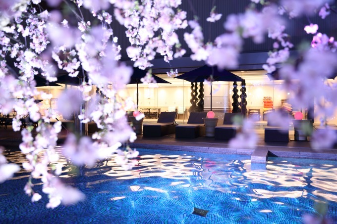 「SAKURAナイトプール」神戸みなと温泉 蓮で、桜と絶景を眺めながら大人の花見パーティー｜写真2
