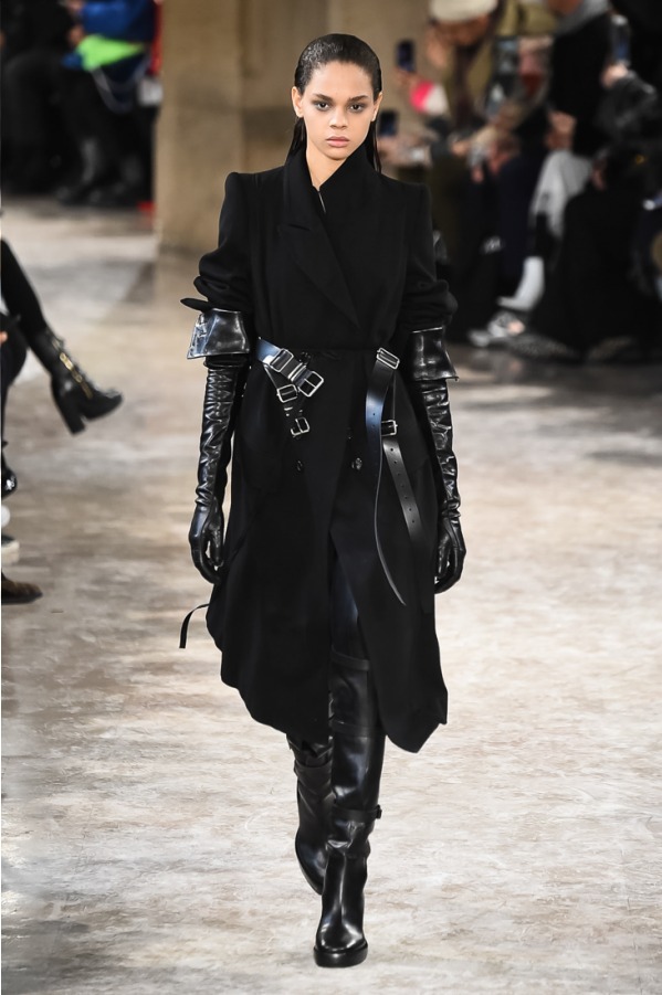 アン ドゥムルメステール(ANN DEMEULEMEESTER) 2018-19年秋冬ウィメンズコレクション  - 写真1