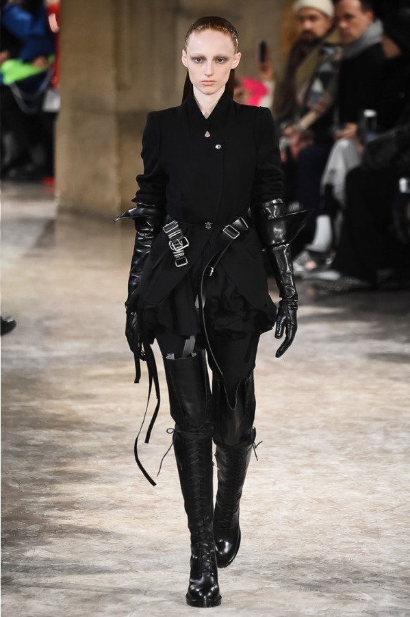 アン ドゥムルメステール(ANN DEMEULEMEESTER) 2018-19年秋冬ウィメンズコレクション  - 写真3