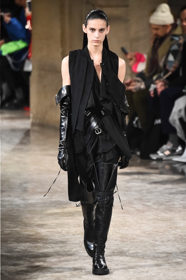 アン ドゥムルメステール(ANN DEMEULEMEESTER) 2018-19年秋冬ウィメンズコレクション  - 写真4