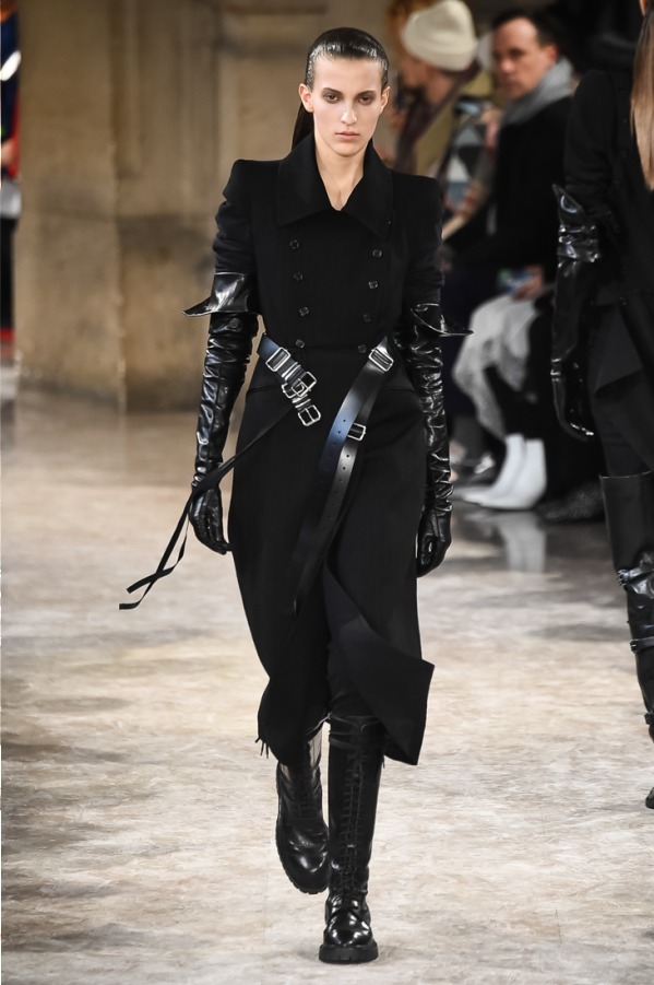 アン ドゥムルメステール(ANN DEMEULEMEESTER) 2018-19年秋冬ウィメンズコレクション  - 写真7