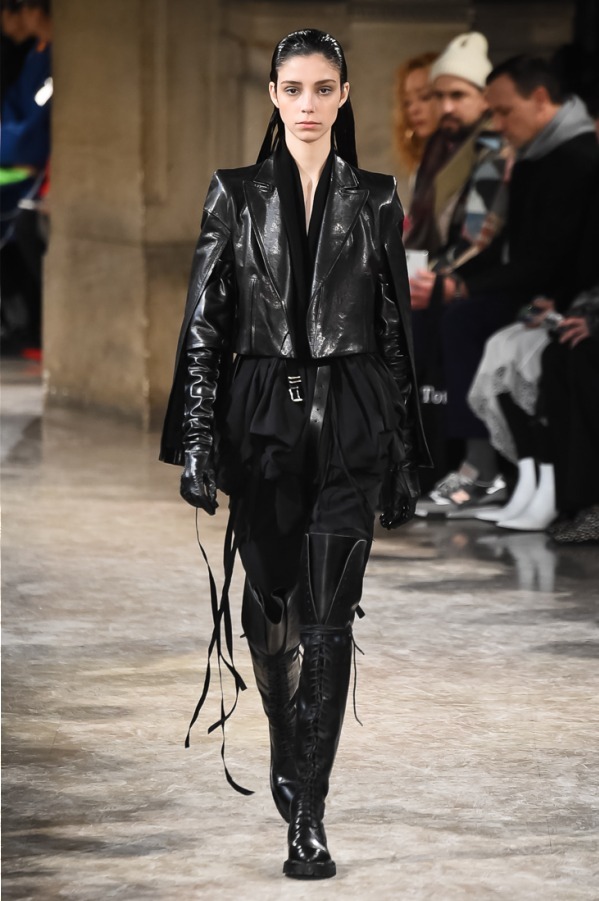 アン ドゥムルメステール(ANN DEMEULEMEESTER) 2018-19年秋冬ウィメンズコレクション  - 写真11